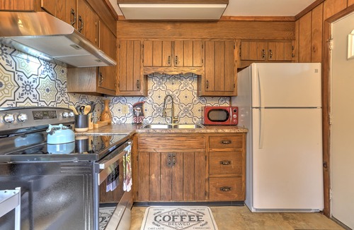 Sciota Cottage | Poconos Tranquility—near skiing, pet-friendly