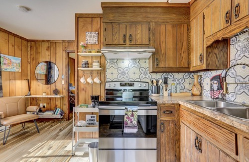 Sciota Cottage | Poconos Tranquility—near skiing, pet-friendly