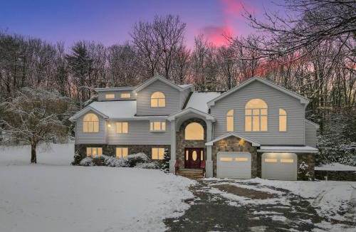 Tafton Villa | Poconos Villa arcade movie theater hot tub