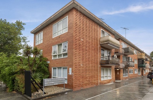 Elwood Apartment | Poets Retreat