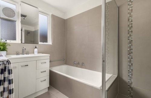 Elwood Apartment | Poets Retreat