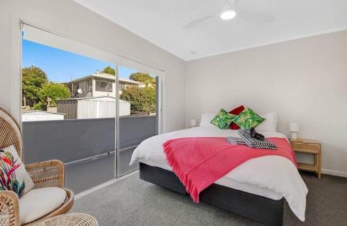 Red Beach Apartment | Pohutukawa Estuary Views