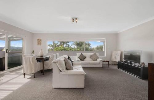 Red Beach Apartment | Pohutukawa Estuary Views