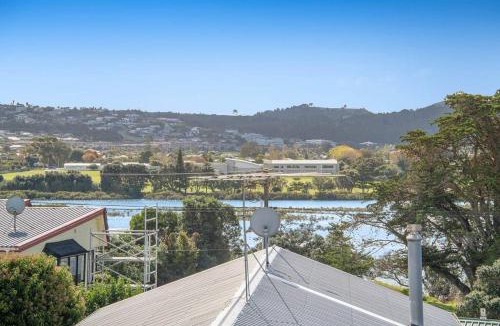 Red Beach Apartment | Pohutukawa Estuary Views
