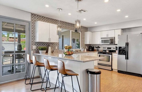 Tami Estates Cottage | Poinsettia