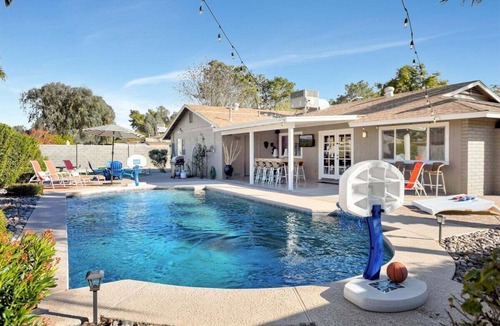 Tami Estates Cottage | Poinsettia