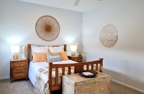 Muloowurtie Hotel | Point Break, Black Point