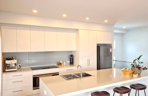 Muloowurtie Hotel | Point Break, Black Point