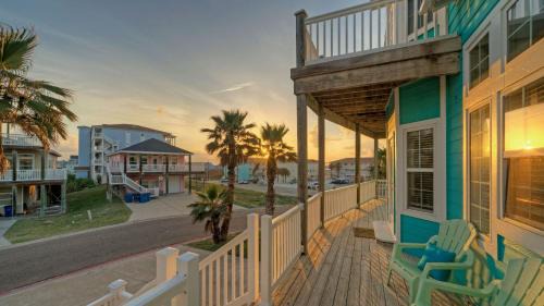 Sand Point House | Point Break by AvantStay