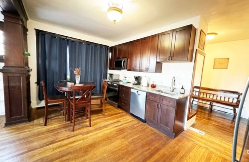 Point Breeze North Apartment | Point Breeze Duplex w/Parking