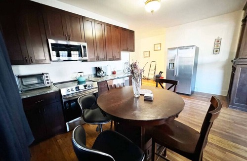 Point Breeze North Apartment | Point Breeze Duplex w/Parking