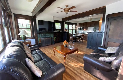 Point Breeze North Apartment | Point Breeze Duplex w/Parking