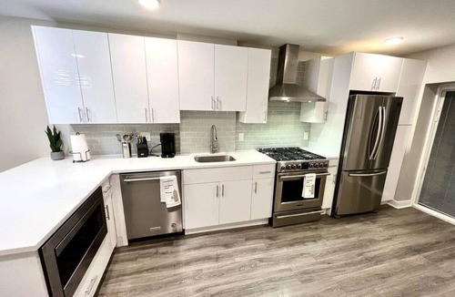 Point Breeze House | Point breeze, full house, 4 room,back yard.