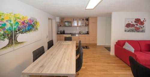 Lancy Apartment | Point Cardinal