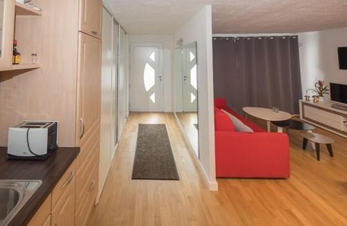 Lancy Apartment | Point Cardinal