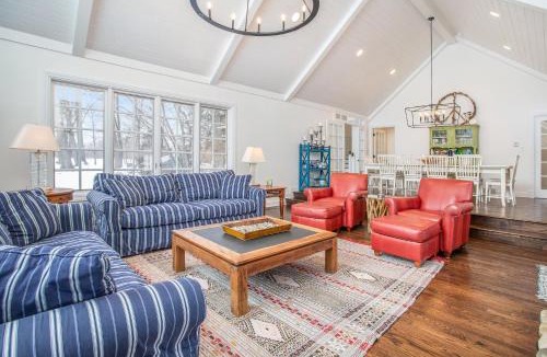 Benton Harbor House | Point Cottage at Point O' Woods