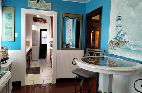 Fort MacArthur House | Point Fermin. 1 block from the ocean, 2 blocks walk to the beach. 800 SQFT.