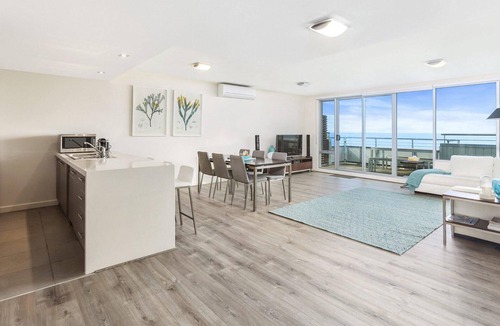 Lorne Apartment | Point Grey Apartment 13