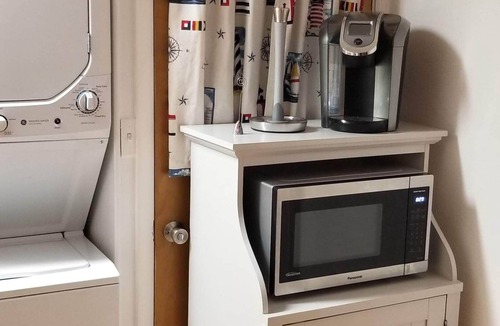 Bremerton Cottage | Point Herron Cottage in Manette