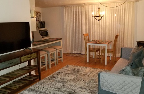 Bremerton Cottage | Point Herron Cottage in Manette