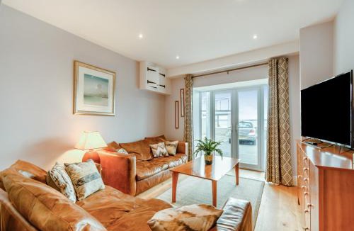 Milford Haven House | Point House