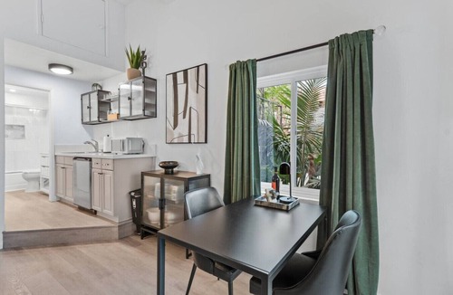 Point Loma House | Point Loma 4 Bedroom|Skyline Views + Family-Ready