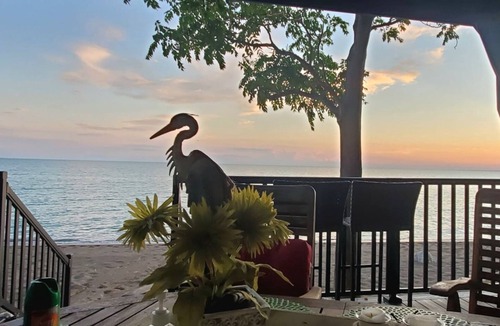 Leamington Cottage | Point Pelee Beach Access | Hot Tub + Sunset Views