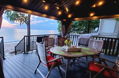 Leamington Cottage | Point Pelee Beach Access | Hot Tub + Sunset Views