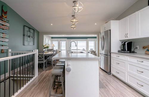 Leamington Cottage | Point Pelee Water Access + Fire Pit | Sleeps 8