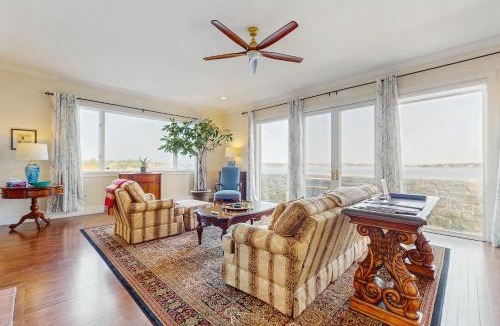 Gloucester Apartment | Point Radio Cottage