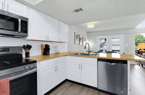 Point Venture Condo | Point Venture Resort Condo w/Community Pool, Pickleball, Fire Pit & Lake