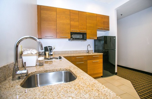 Williamsburg Hotel | Pointe Plaza Hotel