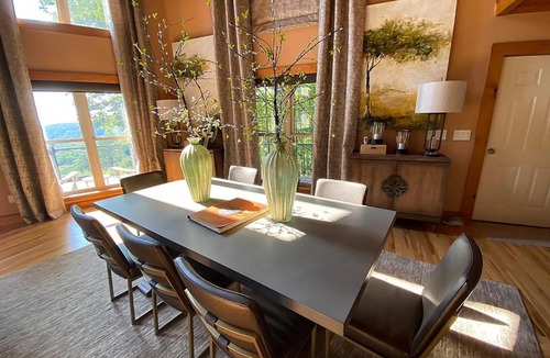 Jamestown Ski Chalet | Pointe View Lodge