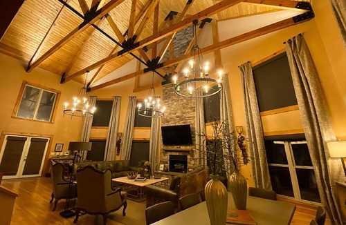 Jamestown Ski Chalet | Pointe View Lodge