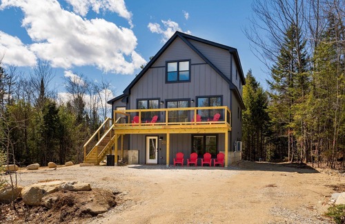 Bethel Ski Chalet | Pointers Den-Fireplace, Arcade, 2 Primary Suites