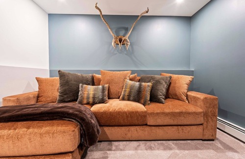 Bethel Ski Chalet | Pointers Den-Fireplace, Arcade, 2 Primary Suites