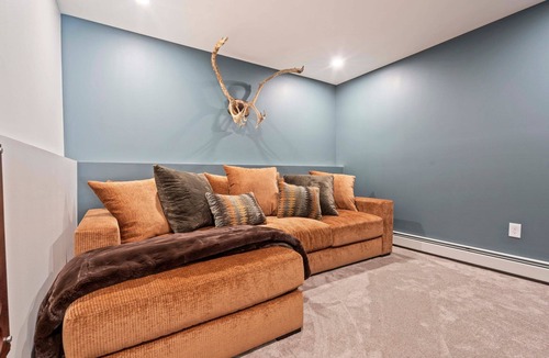 Bethel Ski Chalet | Pointers Den-Fireplace, Arcade, 2 Primary Suites