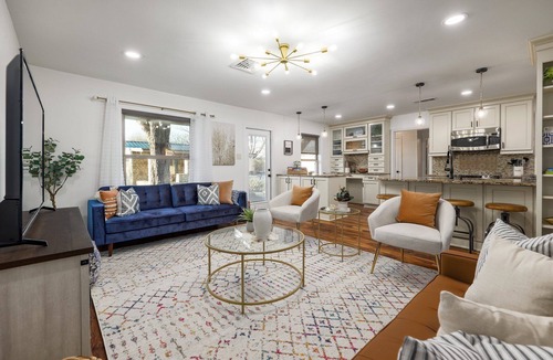 Walnut Place House | Poker Paradise & Pool Cabana - 15 min to Downtown Austin