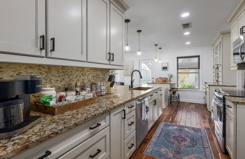 Walnut Place House | Poker Paradise & Pool Cabana - 15 min to Downtown Austin