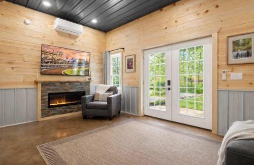 Hanover House | Pole Barn - Rustic 1BR Family Retreat with Open Views