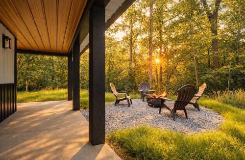 Hanover House | Pole Barn - Rustic 1BR Family Retreat with Open Views