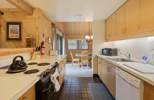 Overlook Park Apartment | Pole House 99 condo