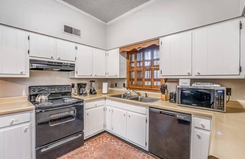 Whitehaven House | Pomona Cottage