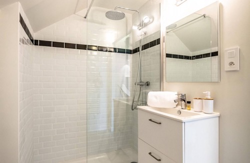 Brive-la-Gaillarde Apartment | POMPIDOU 4 - Chic & Elégant - 2 chambres