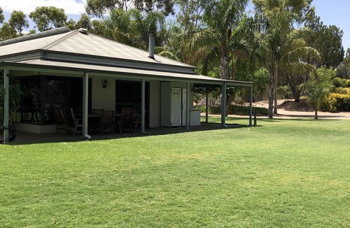 Burdett House | Pompoota Homestead on the River Murray