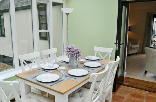 Sedgehill House | Pond-B6844