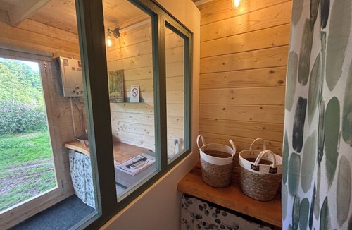 Lachapelle-sous-Chaux Cabin | Pond cabin