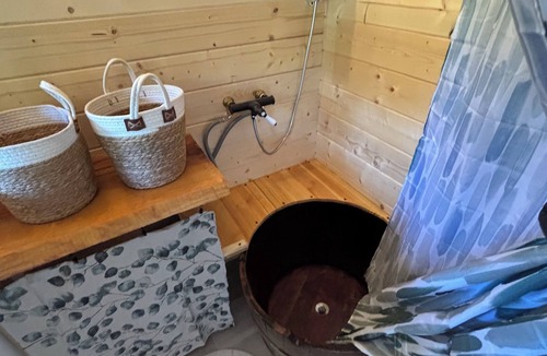 Lachapelle-sous-Chaux Cabin | Pond cabin