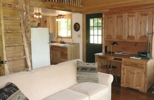 Port Angeles Cabin | Pond Cottage. A roomy tiny home with a Pond