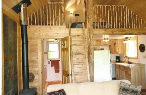 Port Angeles Cabin | Pond Cottage. A roomy tiny home with a Pond